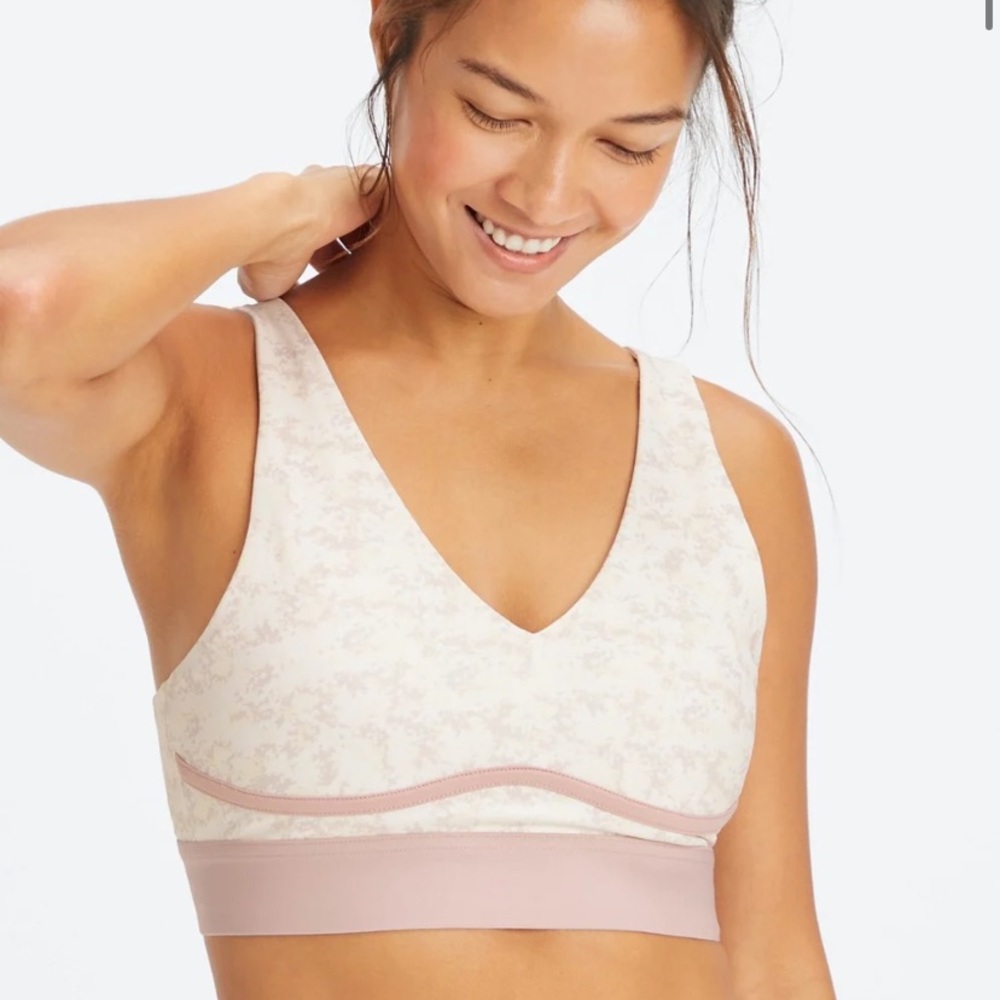NWT Fabletics all day every day bra. Large. Cream/Pink